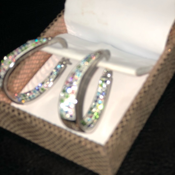 Earrings - Picture 2 of 8